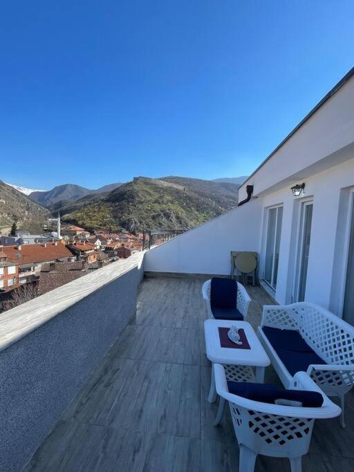 Appartement Penthouse With Castle View à Prizren Extérieur photo